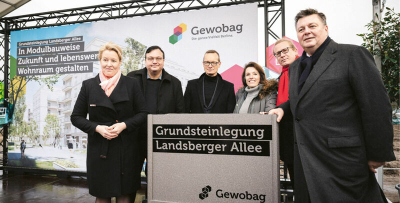 Figure 1: Present at the laying of the foundation stone on Landsberger Allee were (from left) Franziska Giffey (then governing mayor of Berlin) with Michael Grunst (then district mayor of Lichtenberg), Gewobag board members Markus Terboven and Snezana Michaelis as well as district councillor Kevin Hönicke and Andreas Geisel (then urban development senator). Grundsteinlegung für Gewobag Bauprojekt in der Landsberger Allee Berlin