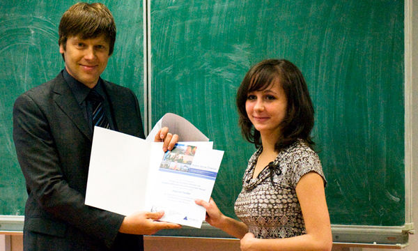 Pauline Fiedler, winner of the scholarship of PROMOS consult in 2009.  Ulrike Vogt, Gewinnerin des Förderstipendiums der PROMOS consult aus dem Jahr 2019